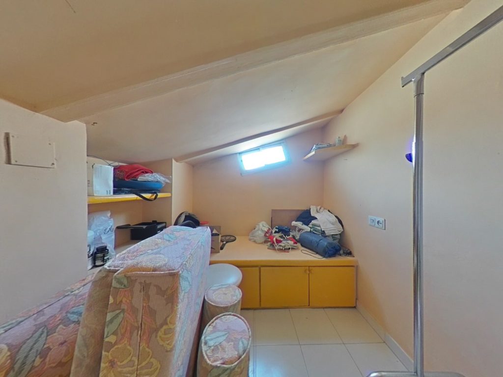 Proyecto Interiorismo y Reforma Adosado La Colina Torremolinos - Diseño de Interiores - Estado inicial - 11 - buhardilla