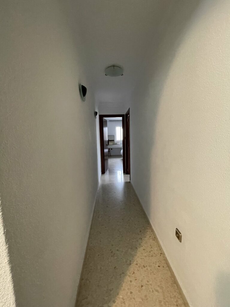 Proyecto Interiorismo y Reforma Integral - Esquilo 22 - El Cónsul - Málaga - Estado Inicial - 05 - pasillo