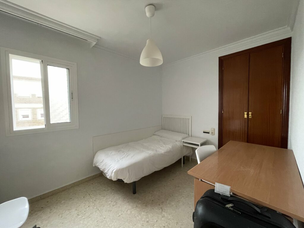 Proyecto Interiorismo y Reforma Integral - Esquilo 22 - El Cónsul - Málaga - Estado Inicial - 08 - dormitorio 1