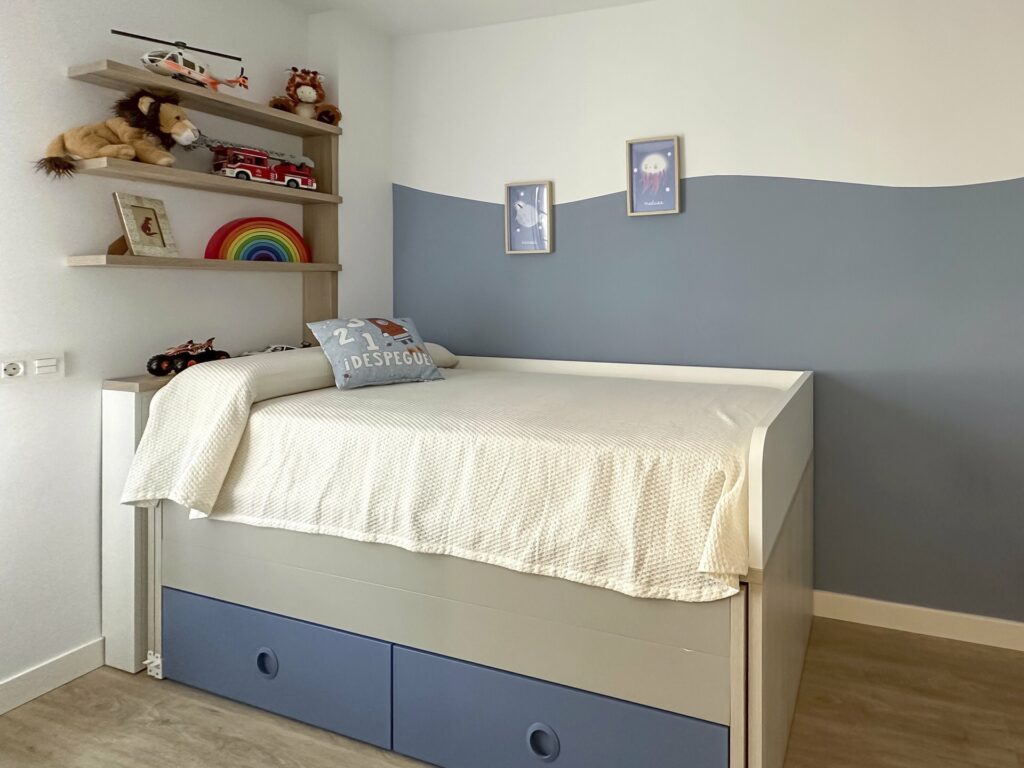 Reforma Integral Vivienda - Av Pío Baroja - Echeverría del Palo - Málaga - Estado Final - 20 - Dormitorio infantil azul Reforma Integral Vivienda - Av Pío Baroja - Echeverría del Palo - Málaga - Estado Final - 20 - Dormitorio infantil azul