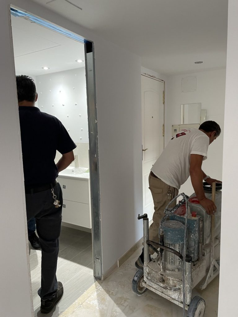 Reforma Integral Vivienda Av del Lido - Playamar - Torremolinos - 23 - PuLido - Playamar solería de mármol acabado apomazado
