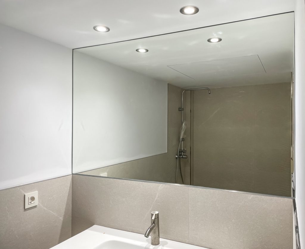 Reforma Integral Vivienda Av del Lido - Playamar - Torremolinos - 25 - Baño terminado a la espera de la mampara