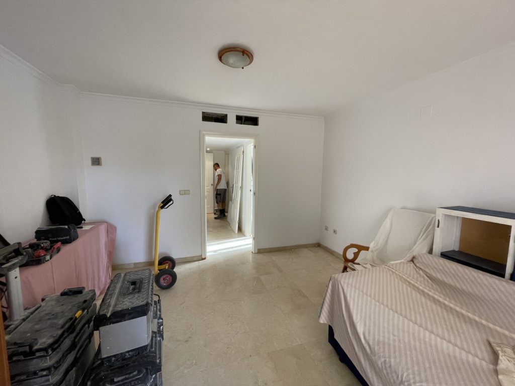 Reforma Integral Vivienda Av del Lido - Playamar - Torremolinos - 5 - Desmontaje puertas y aire acondicionado