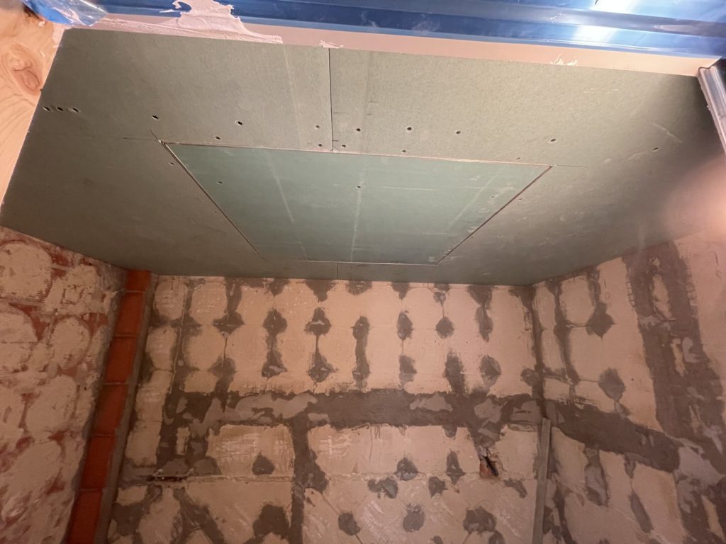 Reforma Integral Vivienda Av del Lido - Playamar - Torremolinos - 9 - Falso techo con trampilla para aire acondicionado