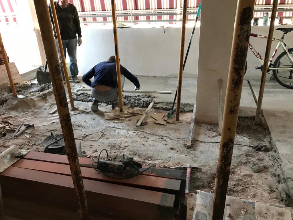 Reforma ático ampliación salón terraza con viga soldada en Málaga - 15 - Obra