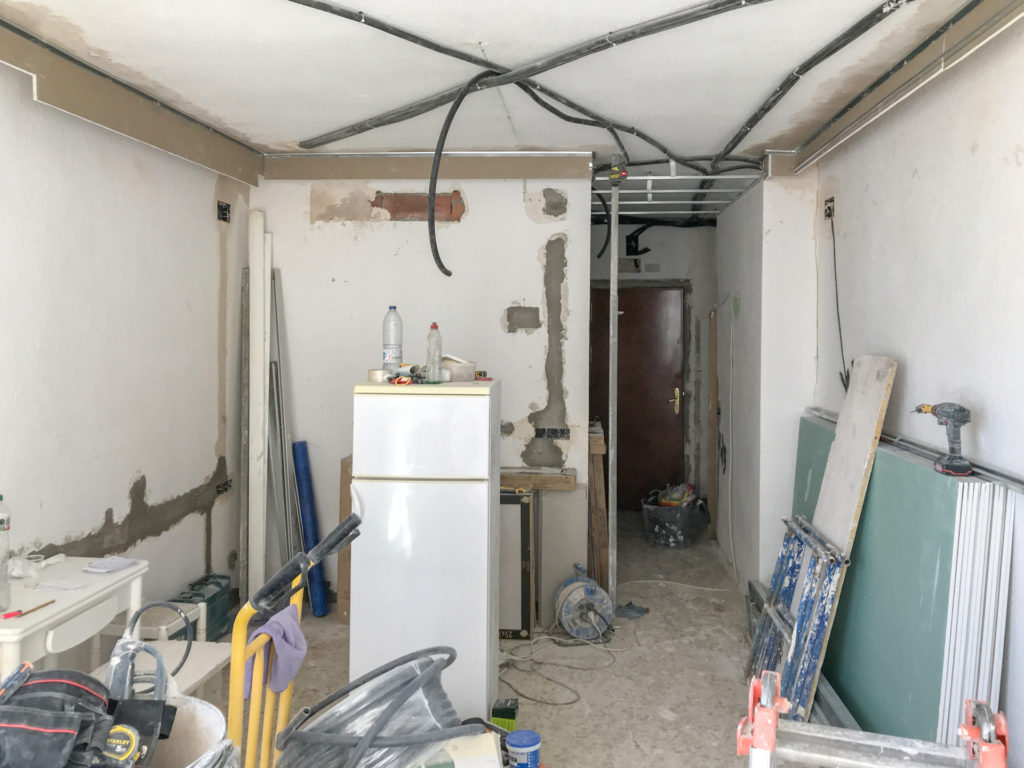 Reforma integral apartamento para alquiler Torremolinos &ndash; 21 &ndash; Obra &ndash; Instalaciones &ndash; Electricidad y Pladur