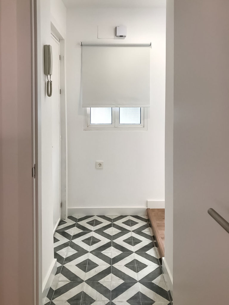 Reforma integral vivienda calle Gordon - zona Cristo de la Epidemia - Málaga - Estado final reformado - 4 - Entrada