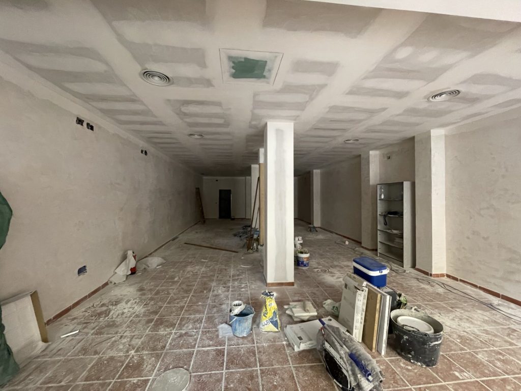 Reforma local comercial oficina en Montes de Oca - Málaga - Obra - 23 - Instalación falsos techos de pladur