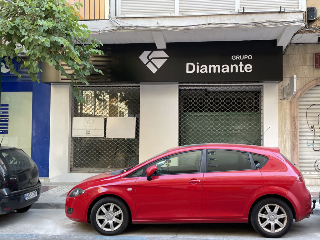 Reforma local comercial oficina en Montes de Oca - Málaga - Obra - 28 - Instalación marquesina