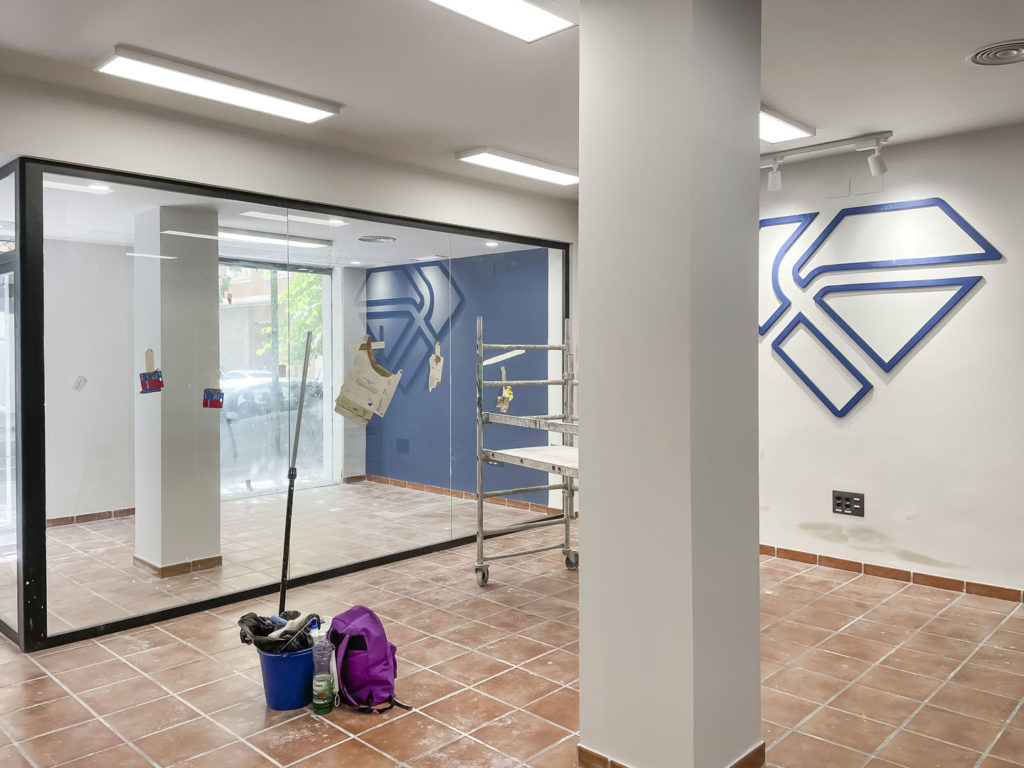 Reforma local comercial oficina en Montes de Oca - Málaga - Ultimos retoques - 7 - Despacho - Oficina