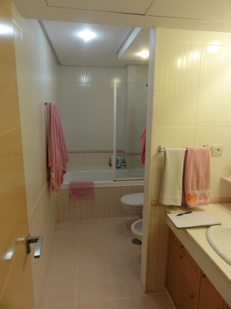 reforma baño con pladur y vinilo en Málaga 1