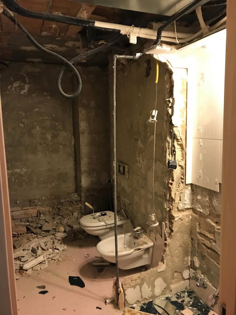 reforma baño con pladur y vinilo en Málaga 2