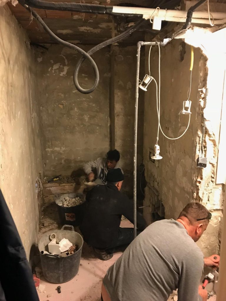 reforma baño con pladur y vinilo en Málaga 3