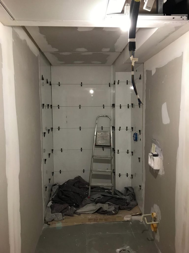 reforma baño con pladur y vinilo en Málaga 4