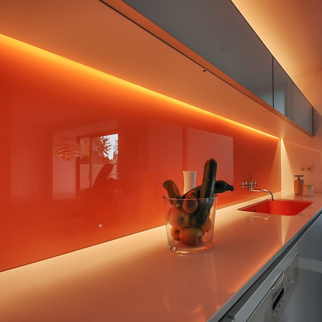 reforma de vivienda con pladur microcemento madera y cristal en Málaga 5