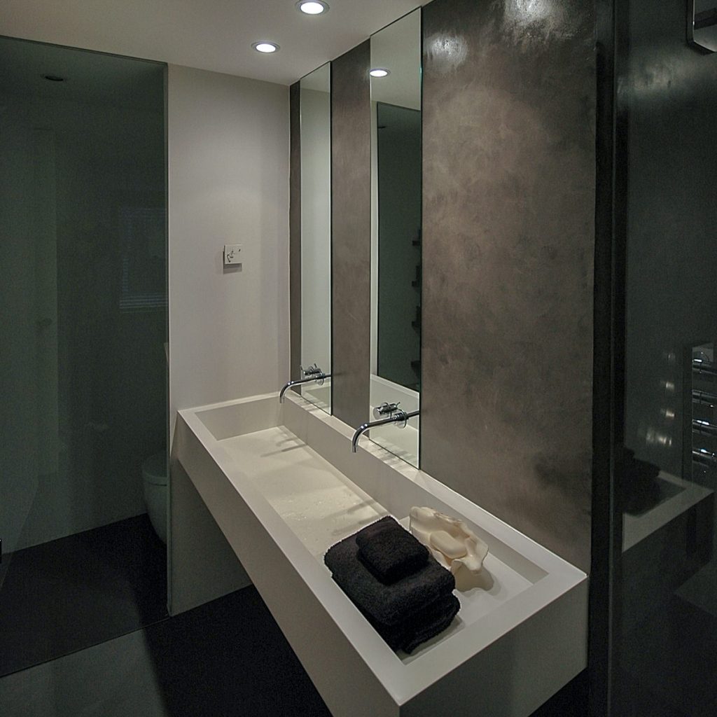 reforma de vivienda con pladur microcemento madera y cristal en Málaga 6